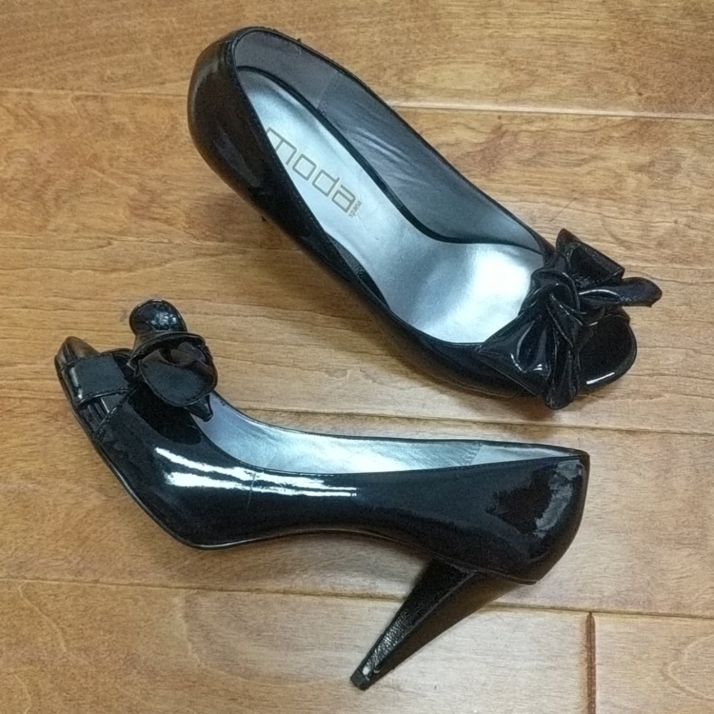 8.5M black Moda stilettos